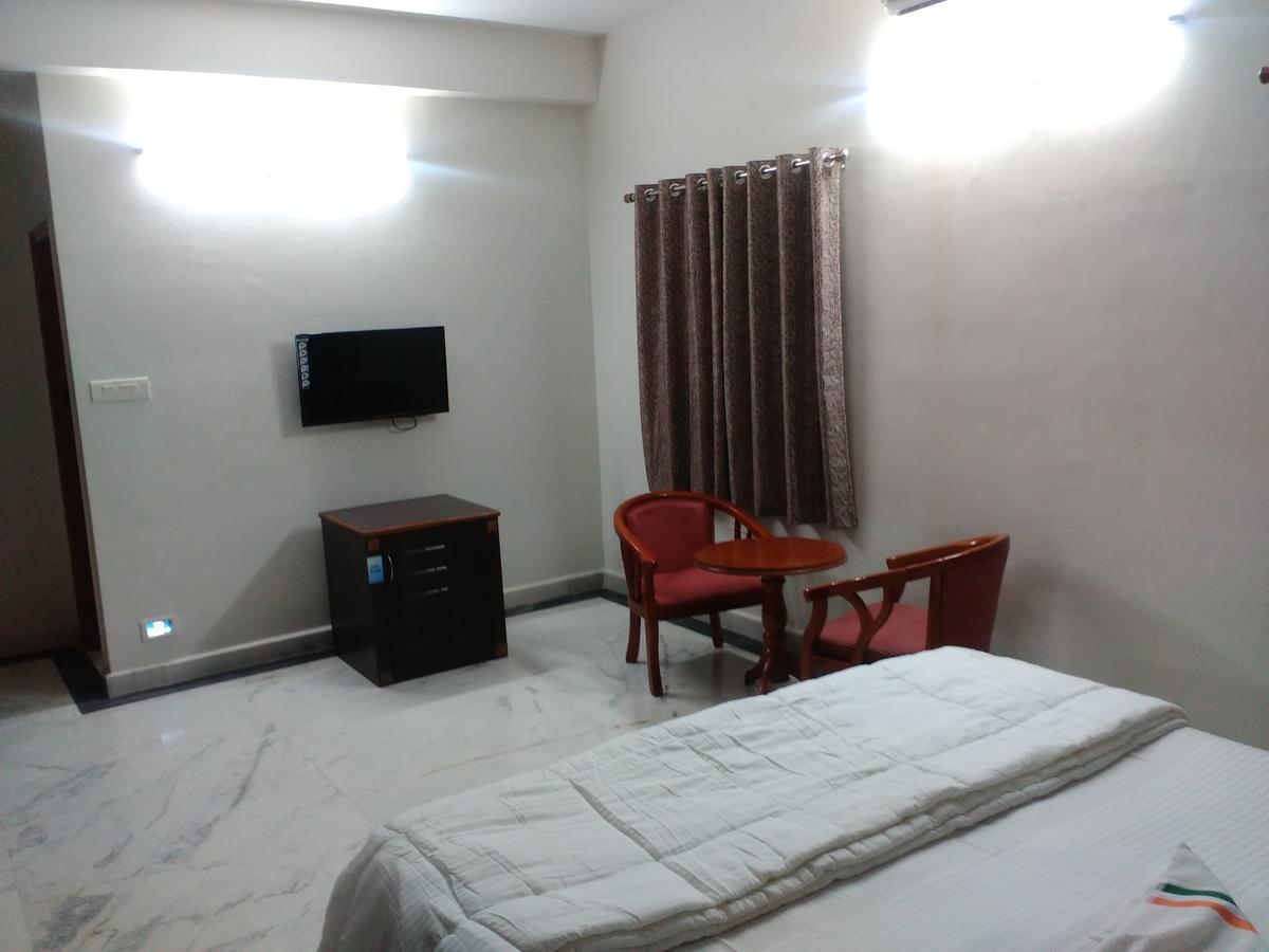 Fresh Living Prime Banjara Hotel Hyderabad Eksteriør billede